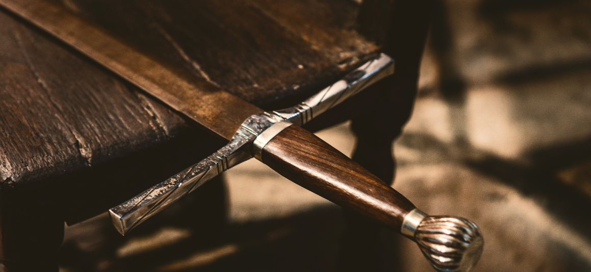 Miecz na ławie oraz opis Wyprawy